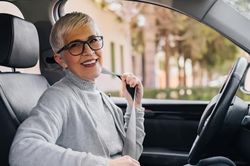 7 mẹo lái xe an toàn khi tài xế từ 65 tuổi trở lên