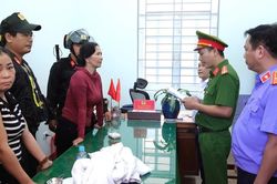 Gia Lai: Bắt tạm giam 2 phụ nữ kích động, lôi kéo người dân gây rối tại khu vực khai thác cát