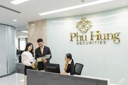 Chứng khoán Phú Hưng (PHS) tăng vốn 500 tỷ đồng, lợi nhuận nửa đầu năm giảm gần 60%