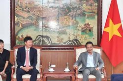 Thủ tướng Lê Minh Hưng trao quà, động viên đội tuyển Việt Nam sau chức vô địch Đông Nam Á