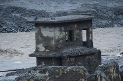 'Bom nước' ở biên giới Nepal bắt đầu tràn, Trung Quốc dừng cứu hộ
