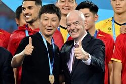 HLV Kim Sang-sik chia sẻ trên báo Hàn: Chủ tịch FIFA muốn tuyển Việt Nam dự World Cup