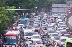 Cửa ng&otilde; ph&iacute;a Nam H&agrave; Nội đ&ocirc;ng nghịt xe trước kỳ nghỉ 2/9