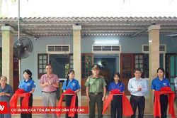 Bàn giao nhà nghĩa tình cho gia đình có công ở xã Đan Điền