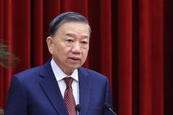 Bộ Chính trị: Thành tích đặc biệt xuất sắc có thể đưa vào quy hoạch cấp chiến lược