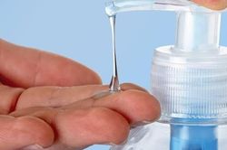 Thu hồi 2 lô dung dịch vệ sinh phụ nữ được công an xác định là hàng giả