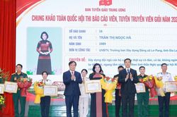 Gia Lai: Nữ c&aacute;n bộ x&atilde; nhận giải Nhất Hội thi B&aacute;o c&aacute;o vi&ecirc;n To&agrave;n quốc