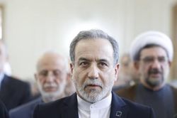 Iran để ngỏ khả năng nối lại đối thoại với Mỹ, tuyên bố kiểm soát Hormuz