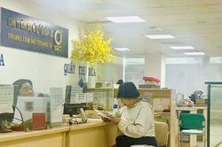 Giá vàng thế giới lao dốc, bất ngờ thủng mốc 4.500 USD/ounce