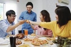 Đi ăn nhà hàng dịp lễ cần chú ý gì để tránh phát sinh chi phí?