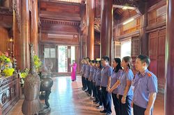 VKSND khu vực 5, tỉnh Nghệ An d&acirc;ng hương tưởng niệm Chủ tịch Hồ Ch&iacute; Minh