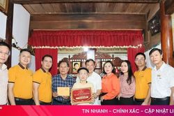 Trao sổ tiết kiệm 700 triệu đồng cho các Mẹ Việt Nam Anh hùng ở Hà Tĩnh