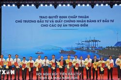 Cà Mau ký kết, trao quyết định đầu tư với tổng vốn hơn 479.000 tỷ đồng