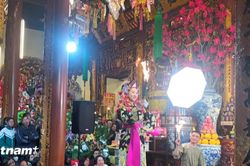 Động Phong Sơn - Vẻ đẹp kỳ ảo giữa núi rừng và không gian văn hóa tâm linh xứ Mường