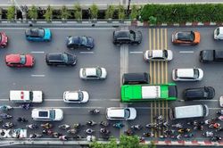 Lưu lượng giao thông tăng cao hướng cửa ngõ phía Đông Hà Nội