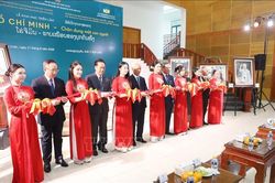 Triển lãm 'Hồ Chí Minh - Chân dung một con người' tại Lào