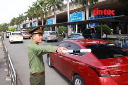 Cảng h&agrave;ng kh&ocirc;ng quốc tế T&acirc;n Sơn Nhất v&agrave;o cao điểm phục vụ kh&aacute;ch dịp 2/9