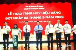 Hơn 24.000 đảng viên TP Hồ Chí Minh nhận Huy hiệu Đảng dịp 2/9