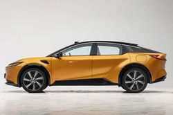 Xe điện gầm cao Toyota dài gần 4,8 mét, giá hơn 500 triệu đồng