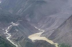 Thảm họa chưa kết thúc: Hồ chắn dòng ở biên giới Trung Quốc - Nepal bắt đầu tràn nước
