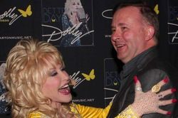 Sau tin Dolly Parton qua đời, Thủ tướng Úc nhắc lại một ân tình từ 15 năm trước