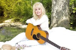 CNN xin lỗi gia đình Dolly Parton vì dùng sai ảnh đưa tin nữ ca sĩ qua đời