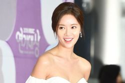 Người mẫu Hwang Jung Eum vướng tranh cãi liên quan đến trang phục