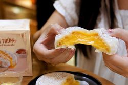 B&aacute;nh Trung thu 2026: Cuộc đua săn vị mới v&agrave; 'gi&agrave;nh' kh&aacute;ch tr&ecirc;n chợ mạng