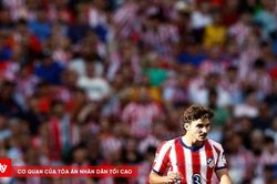 Julian Alvarez l&acirc;m v&agrave;o cảnh kh&oacute; xử giữa Atl&eacute;tico v&agrave; Barcelona