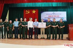 Cựu chiến binh Petrovietnam sẻ chia với nạn nh&acirc;n chất độc da cam