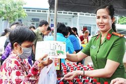 Phi&ecirc;n chợ 0 đồng hỗ trợ 400 hộ kh&oacute; khăn ở Long Điền