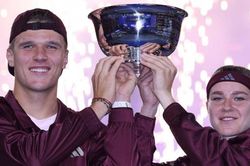 Nhận suất đặc cách, Karolina Muchova và Jakub Mensik bất ngờ vô địch đôi nam nữ US Open 2026