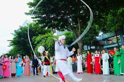 Giao lưu nhân dân, nhịp cầu kết nối với bạn bè quốc tế