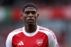 Fenerbahce cùng 2 đại gia Saudi Arabia đại chiến vì trung vệ Cristhian Mosquera của Arsenal