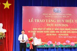 Đảng ủy phường Hội An trao Huy hiệu Đảng cho 75 đảng viên