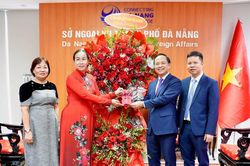 Ph&oacute; Chủ tịch UBND th&agrave;nh phố Đ&agrave; Nẵng Nguyễn Thị Anh Thi thăm, ch&uacute;c mừng Sở Ngoại vụ