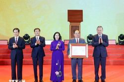 Lễ c&ocirc;ng bố th&agrave;nh lập th&agrave;nh phố Quảng Ninh v&agrave; đ&oacute;n nhận Hu&acirc;n chương Lao động hạng Nhất