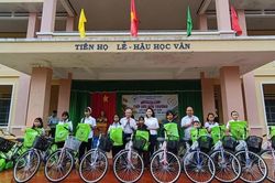 Tổ chức chương trình “Tiếp sức đến trường” tại xã biên giới Ia Chia