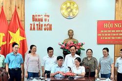 Xã Tây Sơn bàn giao công tác dân vận về Ủy ban MTTQ Việt Nam xã