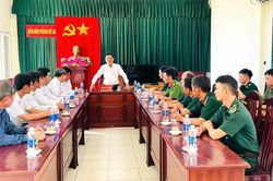 Phó Chủ tịch UBND tỉnh Gia Lai thăm, động viên cán bộ, chiến sĩ Đồn Biên phòng Mỹ An