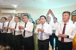 Lãnh đạo tỉnh Khánh Hòa dâng hương viếng các anh hùng, liệt sĩ