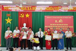 Xã Phước Dinh tổ chức trao Huy hiệu Đảng và công bố các quyết định về công tác cán bộ