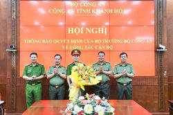 C&ocirc;ng an tỉnh Kh&aacute;nh H&ograve;a tổ chức hội nghị th&ocirc;ng b&aacute;o quyết định của Bộ trưởng Bộ C&ocirc;ng an về c&ocirc;ng t&aacute;c c&aacute;n bộ