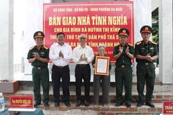 Bàn giao “Nhà tình nghĩa” cho gia đình người có công tại phường Ba Ngòi