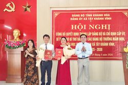 Đảng ủy x&atilde; T&acirc;y Kh&aacute;nh Vĩnh c&ocirc;ng bố quyết định th&agrave;nh lập 2 đảng bộ trường học