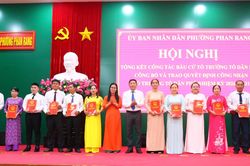 UBND phường Phan Rang trao quyết định c&ocirc;ng nhận 31 tổ trưởng tổ d&acirc;n phố