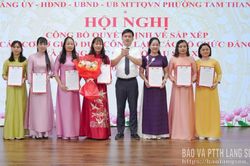 Phường Tam Thanh c&ocirc;ng bố quyết định s&aacute;p nhập c&aacute;c cơ sở gi&aacute;o dục v&agrave; c&ocirc;ng t&aacute;c c&aacute;n bộ