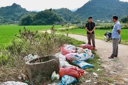 Bất cập trong thu gom, xử l&yacute; r&aacute;c thải ở Cảm Nh&acirc;n