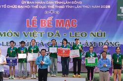 Từ đôi chân đất đến người truyền lửa đường chạy