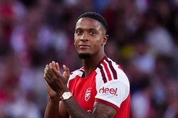 HLV Mikel Arteta xác nhận Ezri Konsa sẵn sàng ra mắt Arsenal ở chuyến làm khách Aston Villa